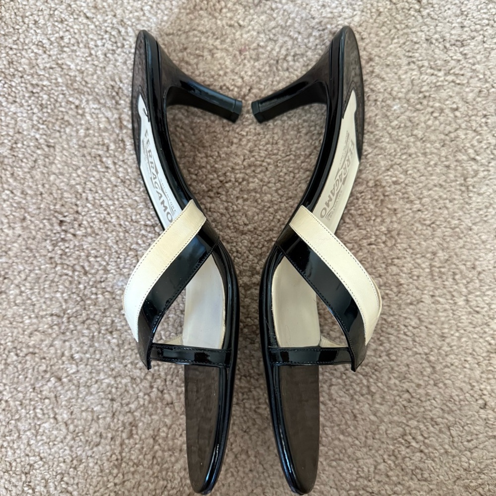 Salvatore Ferragamo Patent Leather Slides Sandals Two Tone Kitten Heel - Picture 7 of 12